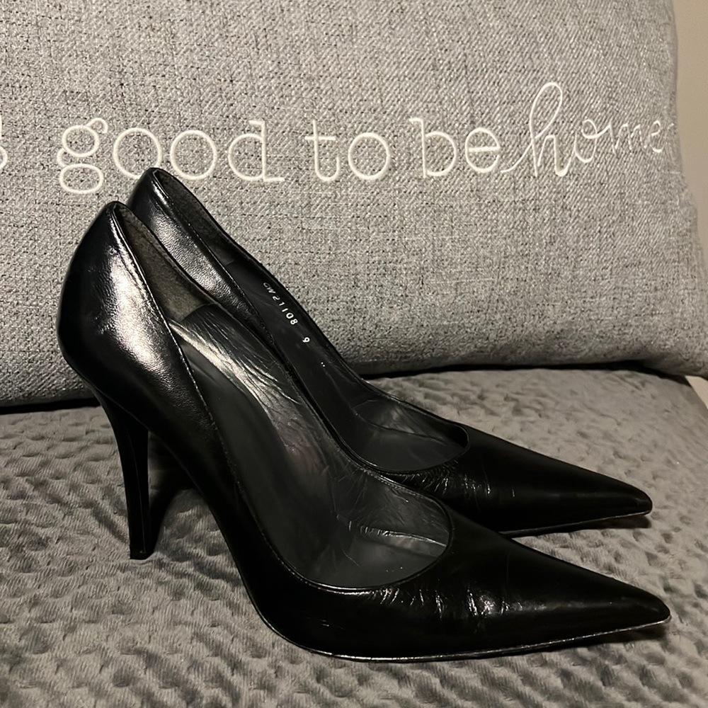 Classic Black Pump: can still see part of sticker on bottom of (1).
